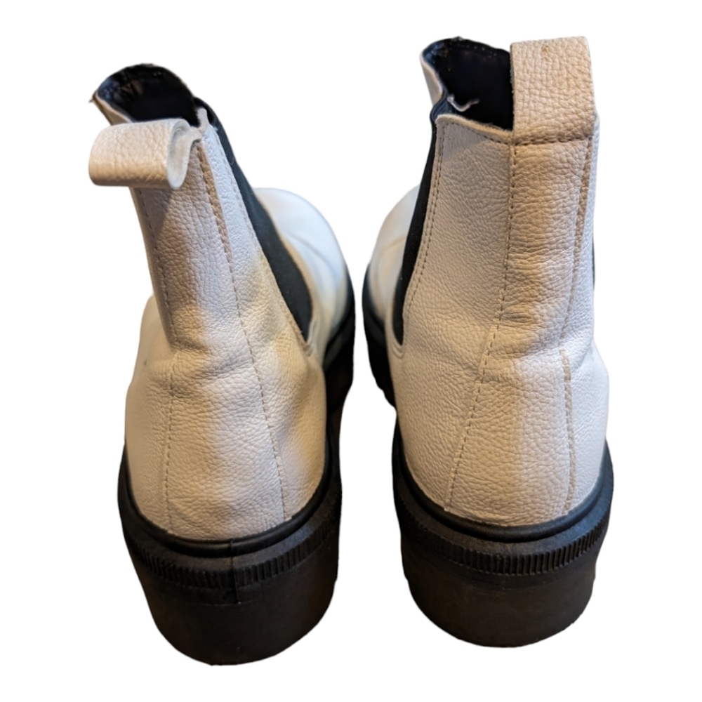 Urban Outfitters Chelsea chunky white boot Size 6 Trendy - Picture 3 of 7